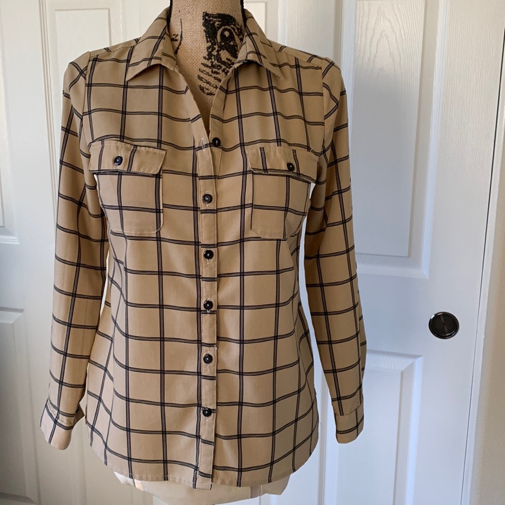 NY collection cute blouse, button front, excellent condition.